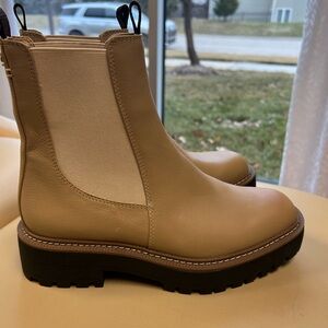 Never worn Sam Edelman Laguna boot size 8